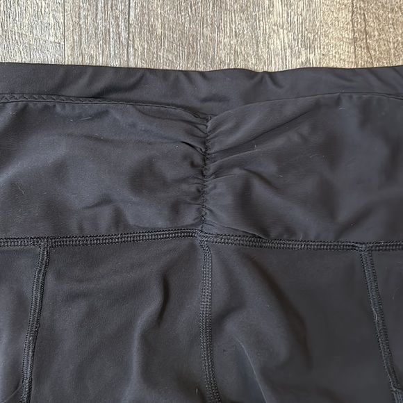 Lululemon Black Mesh Side Pocket Cropped Leggings Size 4 - Picture 8 of 8